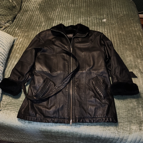 Wilsons Leather Jackets & Blazers - WILSON EUC WOMENS SIZE LARGE LEATHER MID COAT JACKET